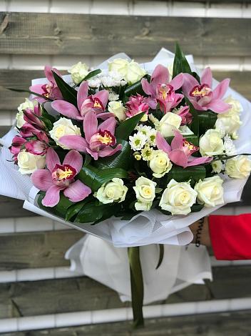 Букет цветов из: Розы и Хризантемы в Лесогорском