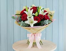 Букет цветов из:  Лилии и Розы в Лесогорском