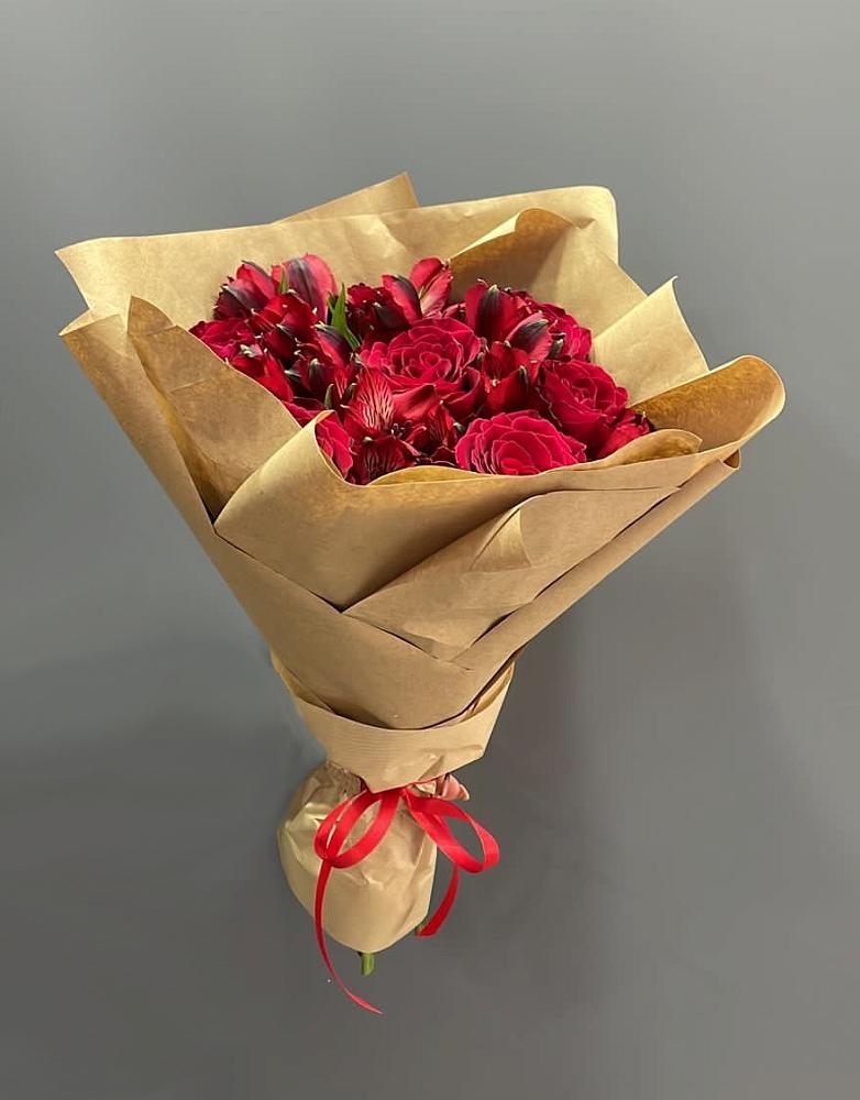 Букет цветов из: Альстромерии и Розы в Лесогорском