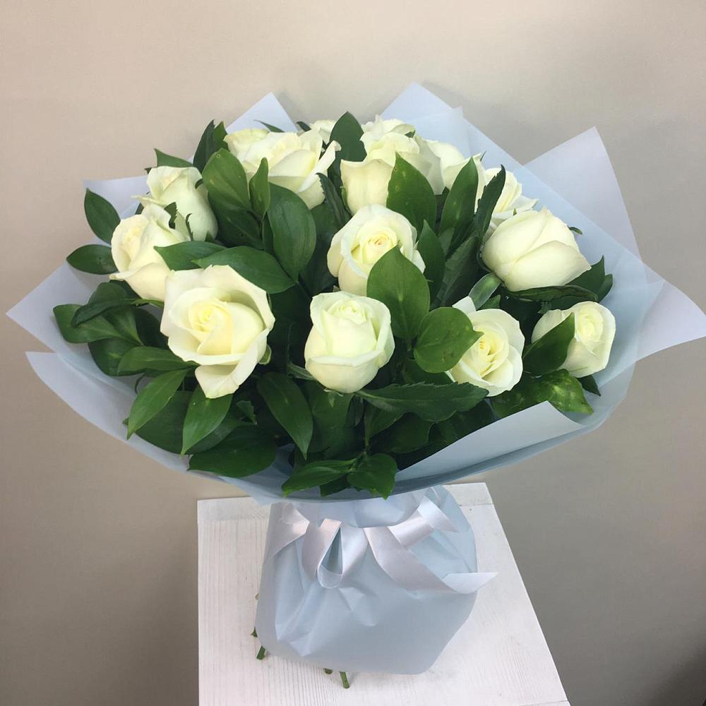 Букет 15 Белых роз Проуд в Лесогорском