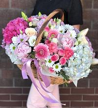Композиция солнечный день в Лесогорском Цветочная композиция из Розы, Хризантемы, Пионы и Лизиантусы в корзине в Лесогорском