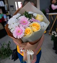 Букет цветов из:  Герберы, Розы и Хризантемы в Лесогорском