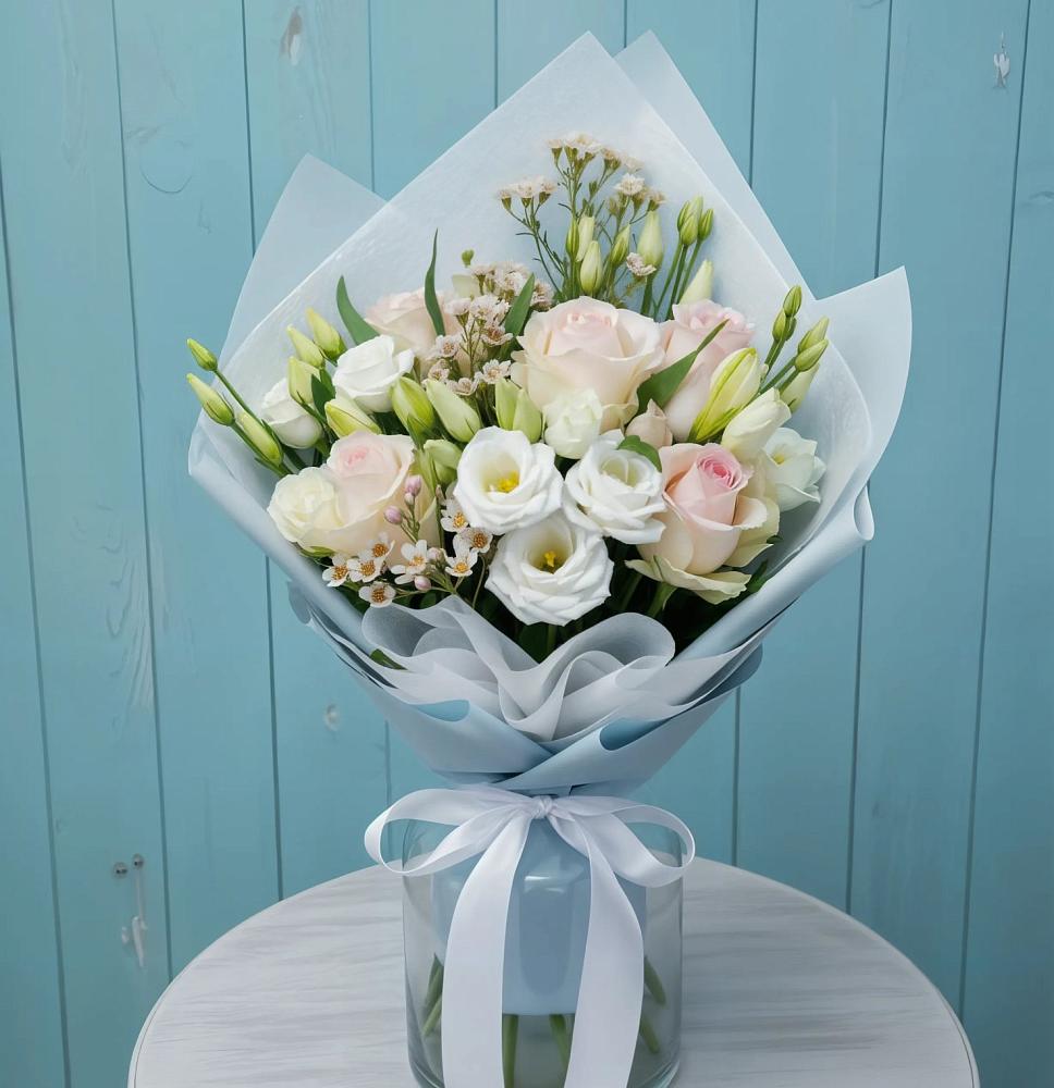 Букет цветов из: Розы и Лизиантусы в Лесогорском