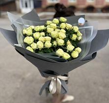 Букет Белые кустовые розы Солинеро в Лесогорском