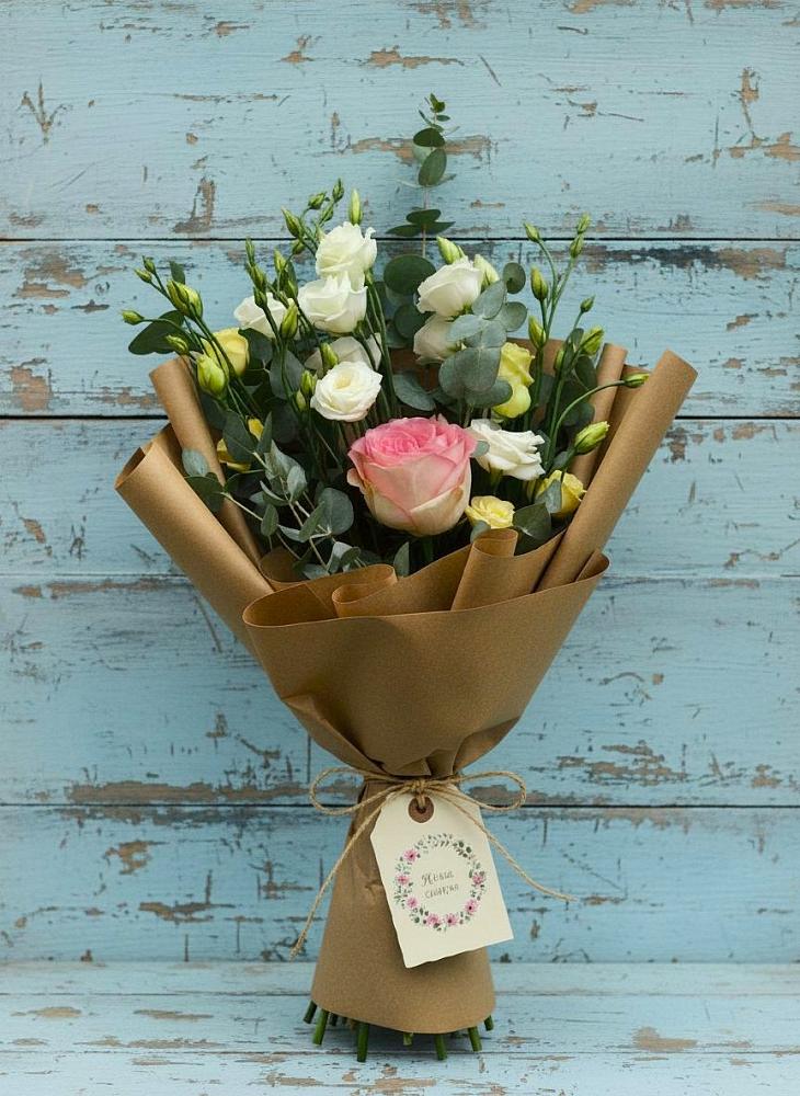 Букет цветов из: Розы и Лизиантусы в Лесогорском