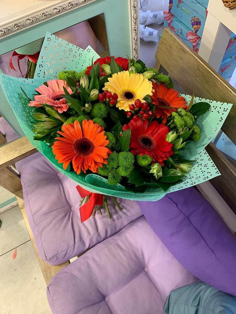 Букет цветов из: Герберы, Хризантемы и Альстромерии в Лесогорском