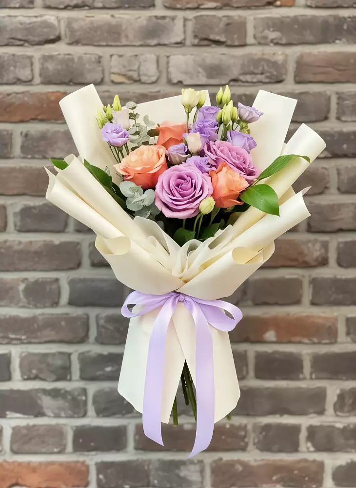 Букет цветов из: Лизиантусы и Розы в Лесогорском