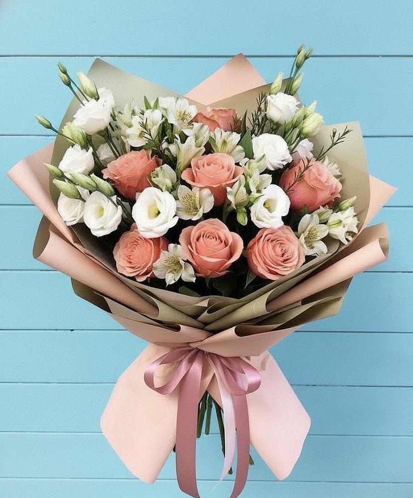 Букет цветов из: Розы, Альстромерии и Лизиантусы в Лесогорском