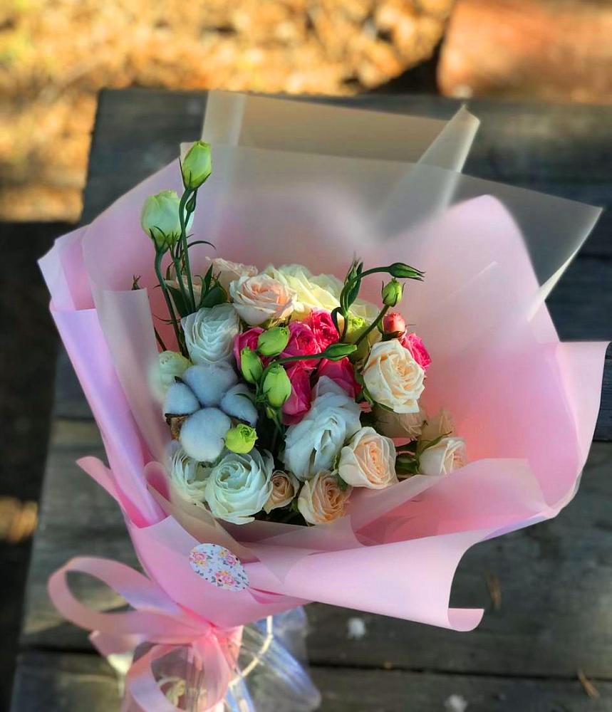 Букет цветов из: Розы и Лизиантусы в Лесогорском