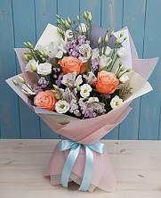 Букет цветов из:  Лизиантусы, Розы, Альстромерии и Гипсофила в Лесогорском