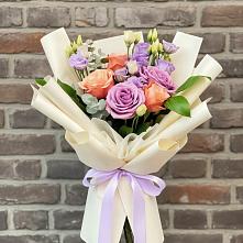 Букет цветов из:  Лизиантусы и Розы #REPLACE_PRED# Лесогорском