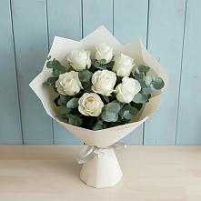 Букет Белые розы в Эвкалипте в Лесогорском