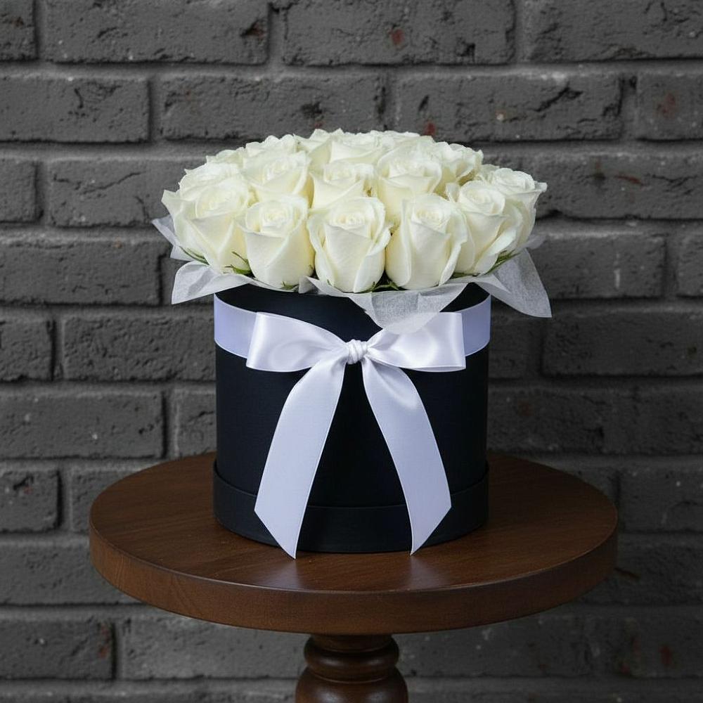 Цветочная композиция из Розы в шляпной коробке в Лесогорском