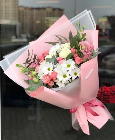 Букет цветов из: Розы, Лизиантусы и Хризантемы в Лесогорском