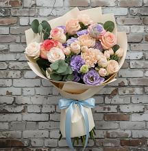 Букет цветов из:  Розы, Лизиантусы и Гвоздики #REPLACE_PRED# Лесогорском