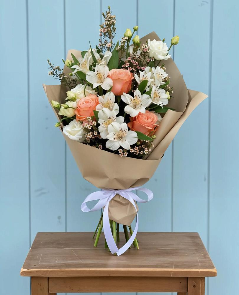 Букет цветов из: Альстромерии, Лизиантусы, Розы и Хризантемы в Лесогорском