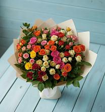 Букет Микс из разноцветных кустовых роз в Лесогорском