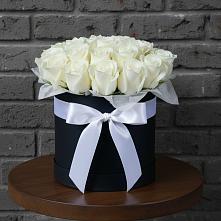 Цветочная композиция из Розы в шляпной коробке в Лесогорском