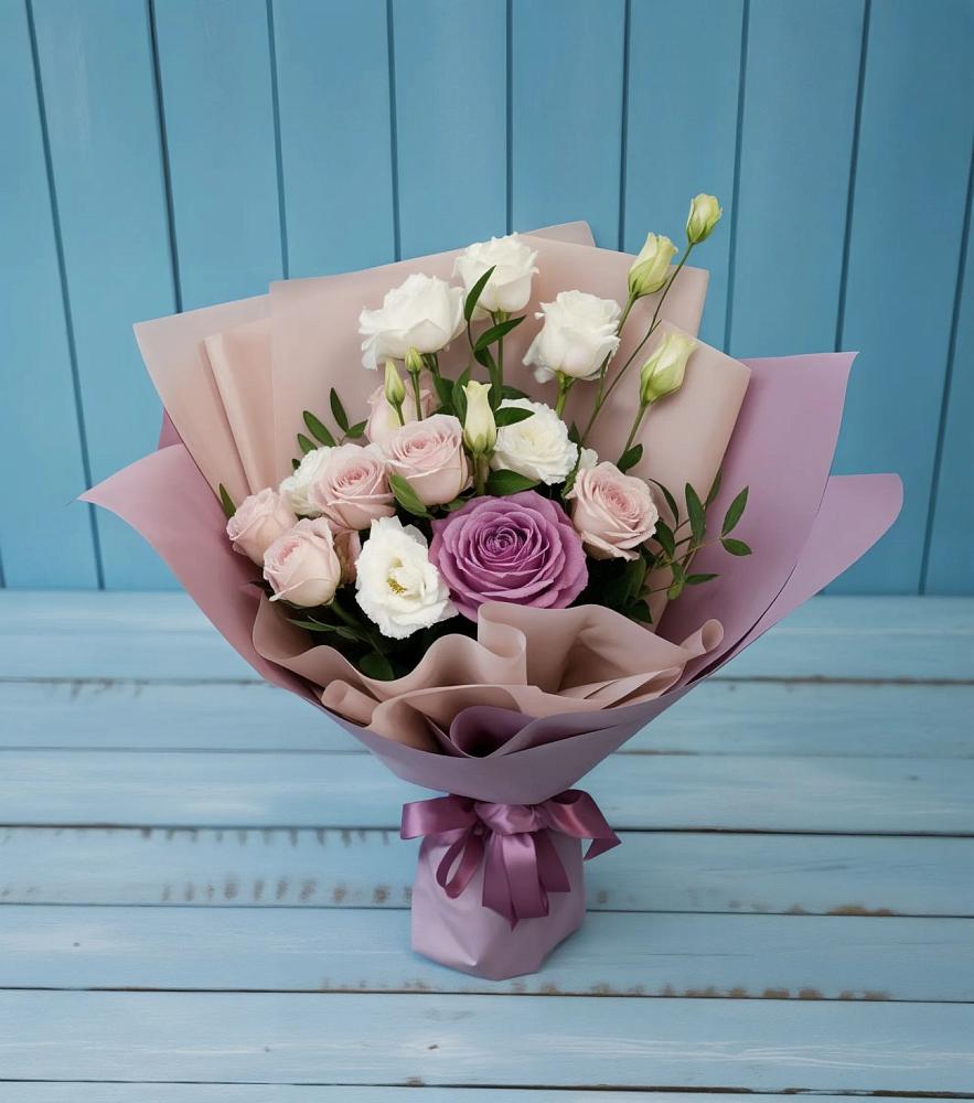 Букет цветов из: Розы и Лизиантусы в Лесогорском